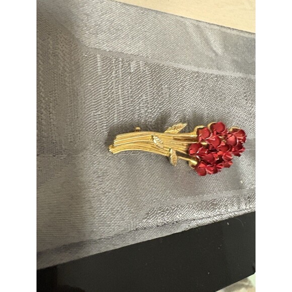 Vintage Gold Toned Signed DM 1997 Red Enamel Roses Bouquet Brooch Pin Floral - Picture 4 of 7